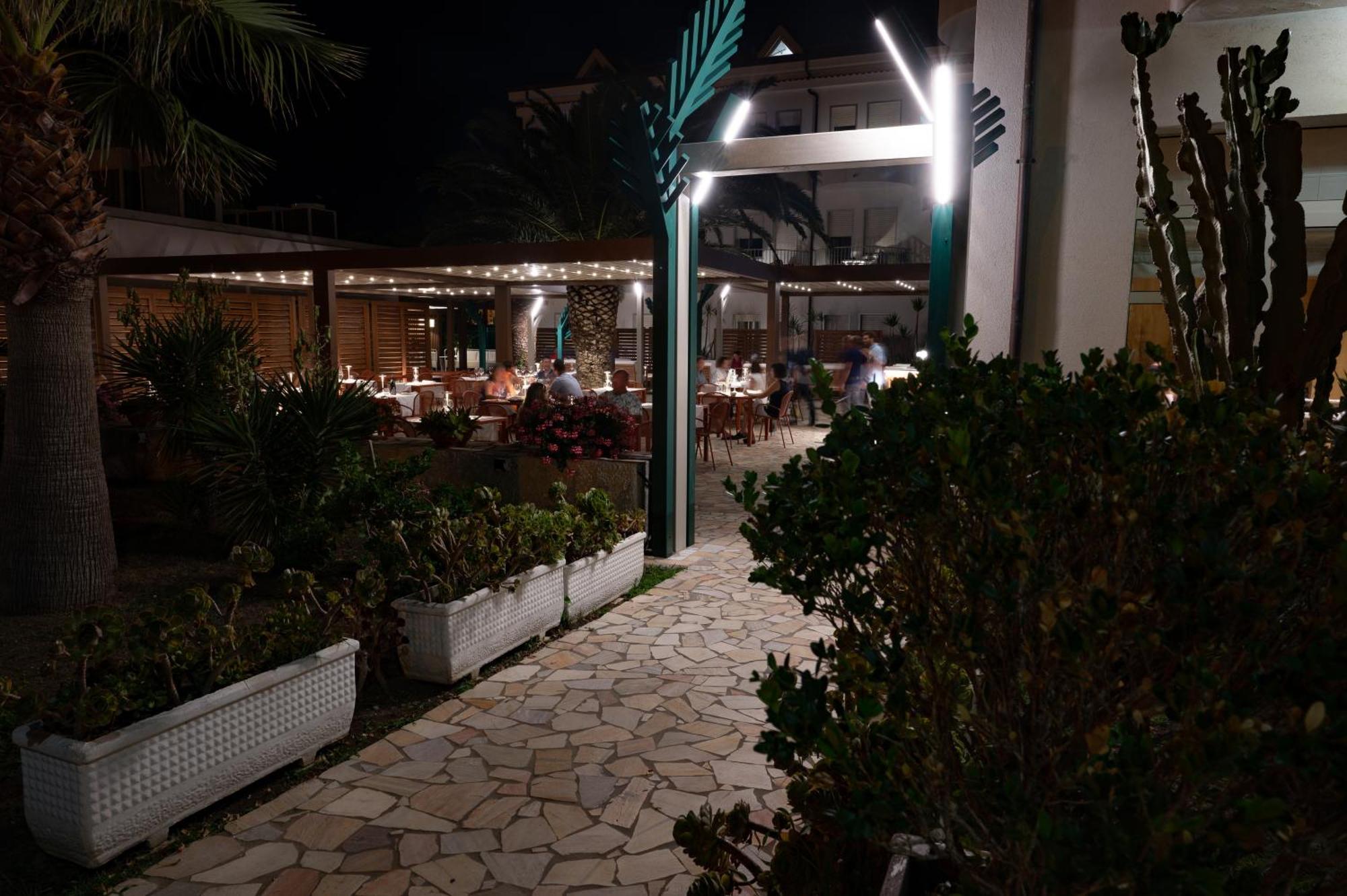 Hotel Garden Прая-а-Маре Экстерьер фото